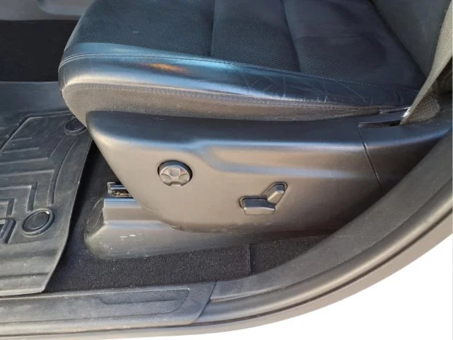Used 2021 White Jeep Laredo X image 16