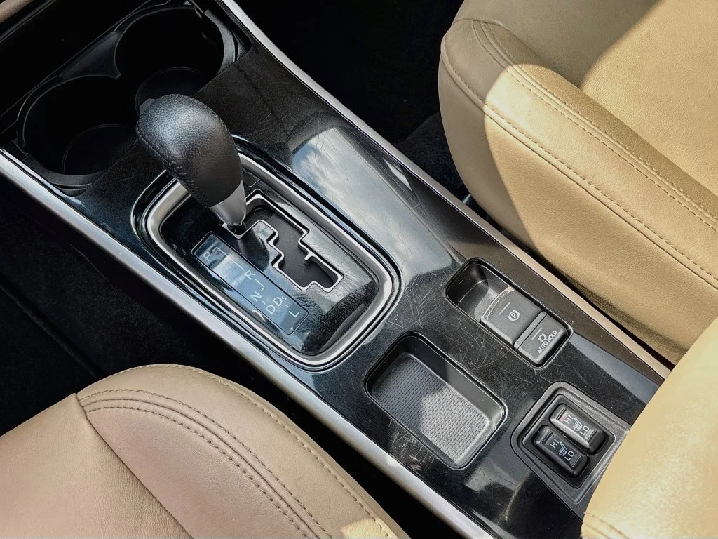 Used 2019 Labrador Black Metallic Mitsubishi SEL image 17