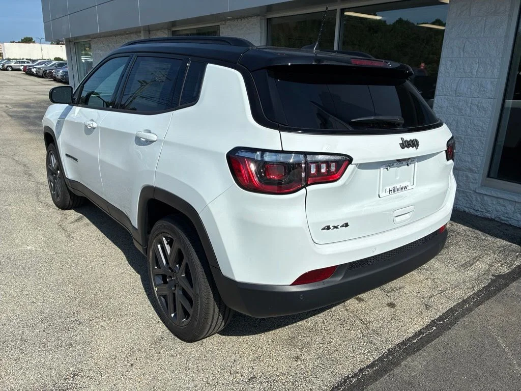 New 2026 Bright White Clear-Coat Exterior Paint Jeep Limited image 3