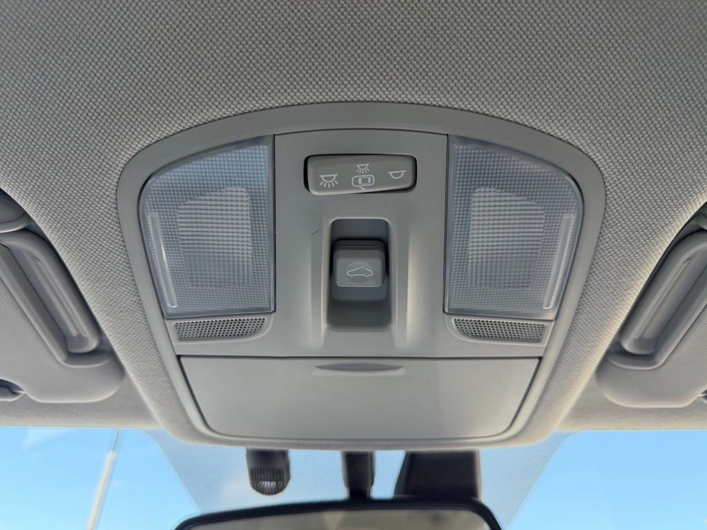 Used 2020 Fluid Metal Hyundai Value Edition image 27