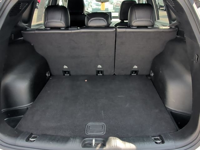 Used 2024 White Jeep Latitude image 26