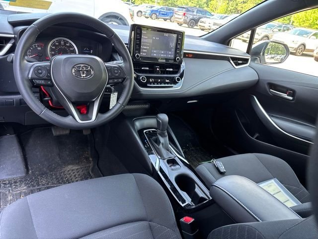 Used 2022 White Toyota SE image 13