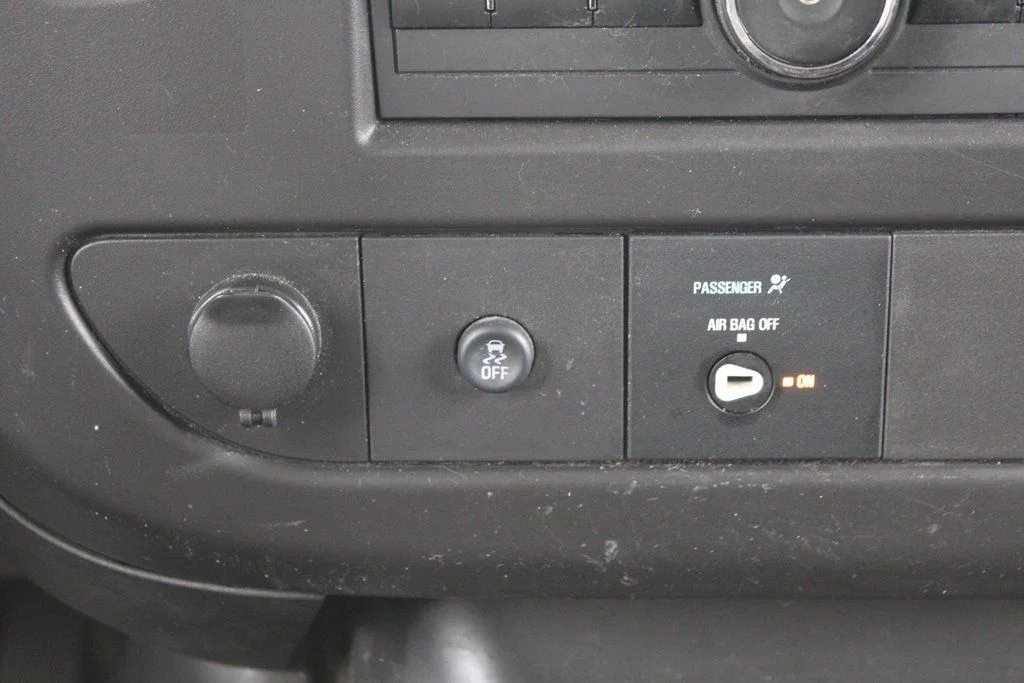 2023 GMC Savana Cargo Work Van - Photo 25