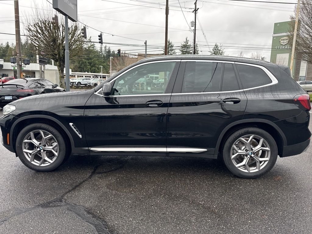 Used 2024 Black Sapphire Metallic BMW xDrive30i image 4