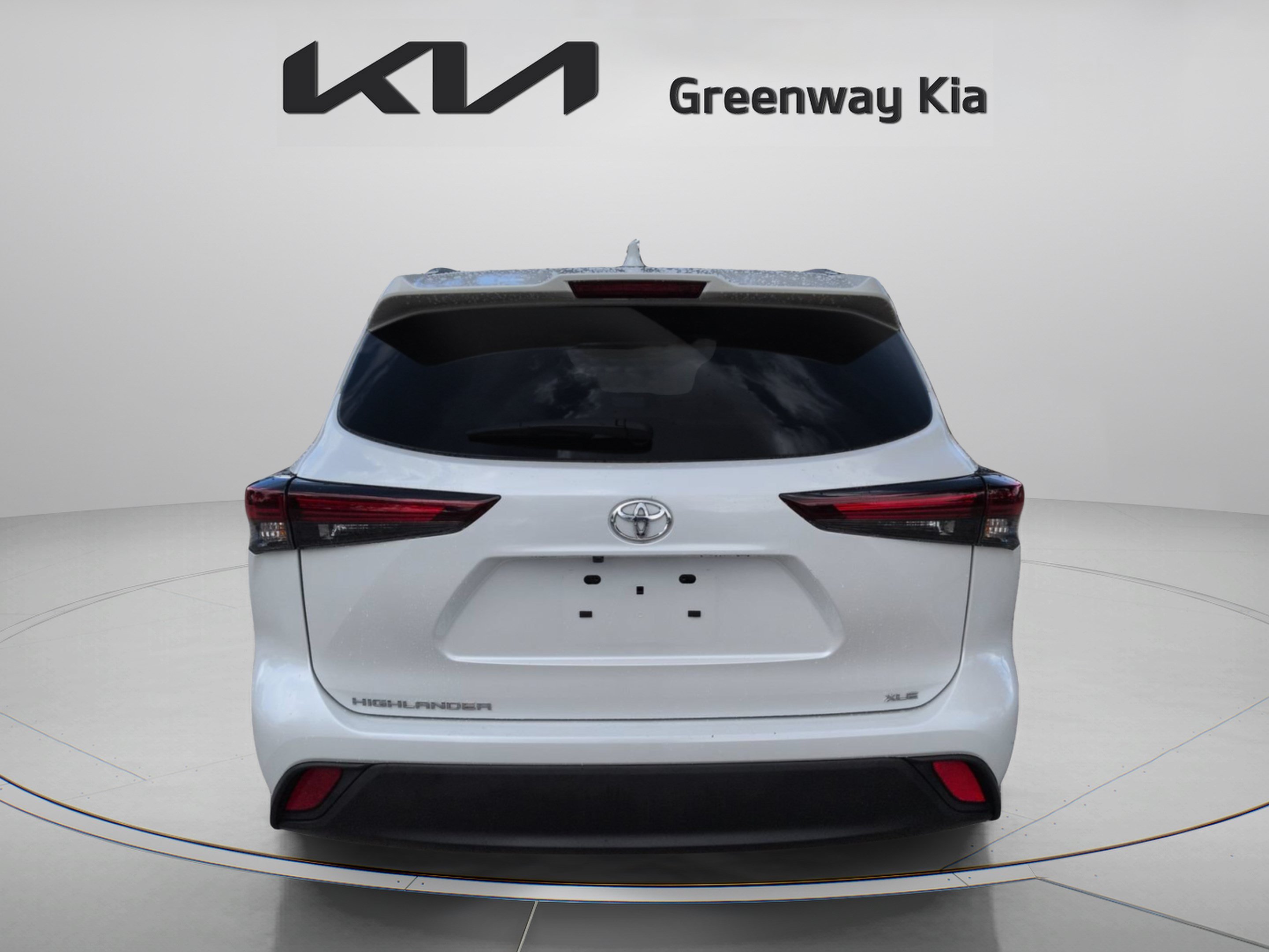 Used 2024 Pearl Toyota XLE image 7
