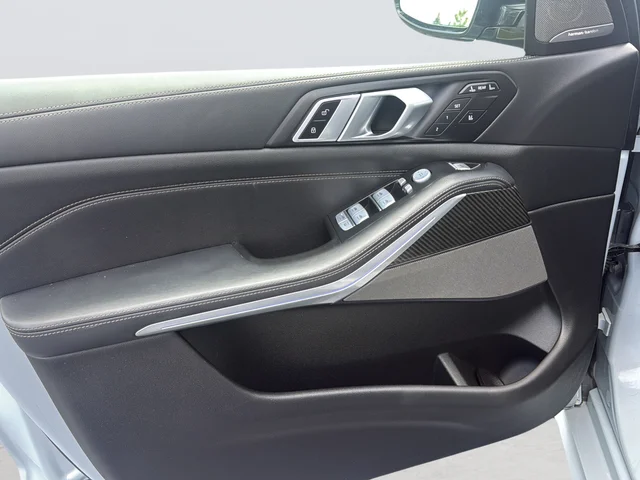 Used 2024 Gray BMW M60i image 23