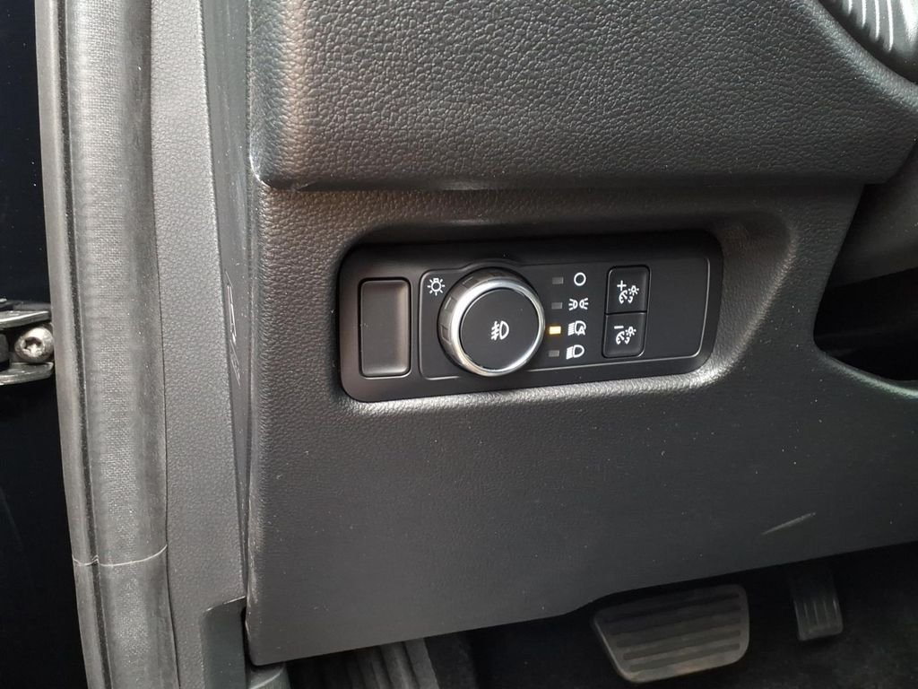 New 2026 Shadow Black Ford XLT image 9