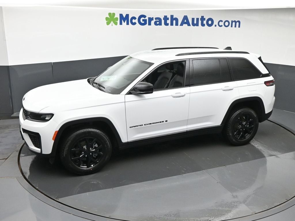 New 2026 Bright White Clear-Coat Exterior Paint Jeep Altitude image 21