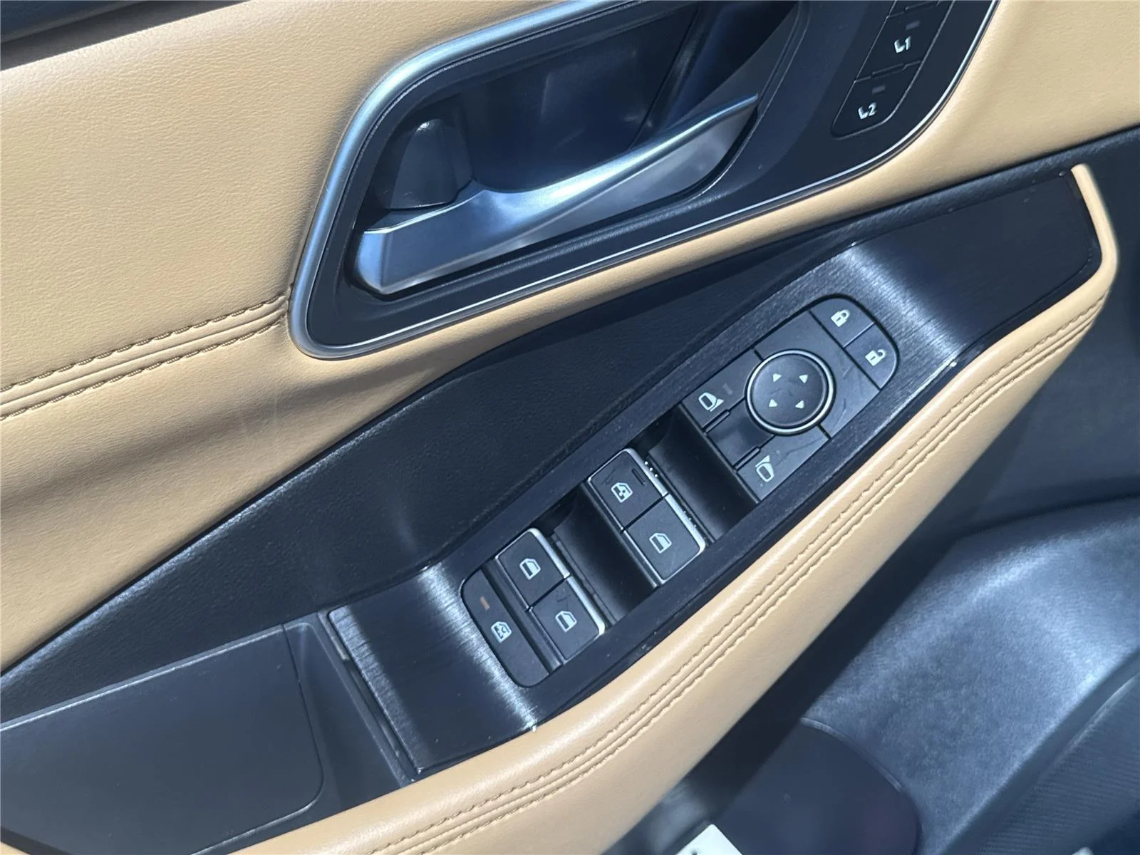 Used 2023 Beige Nissan PLATINUM image 18
