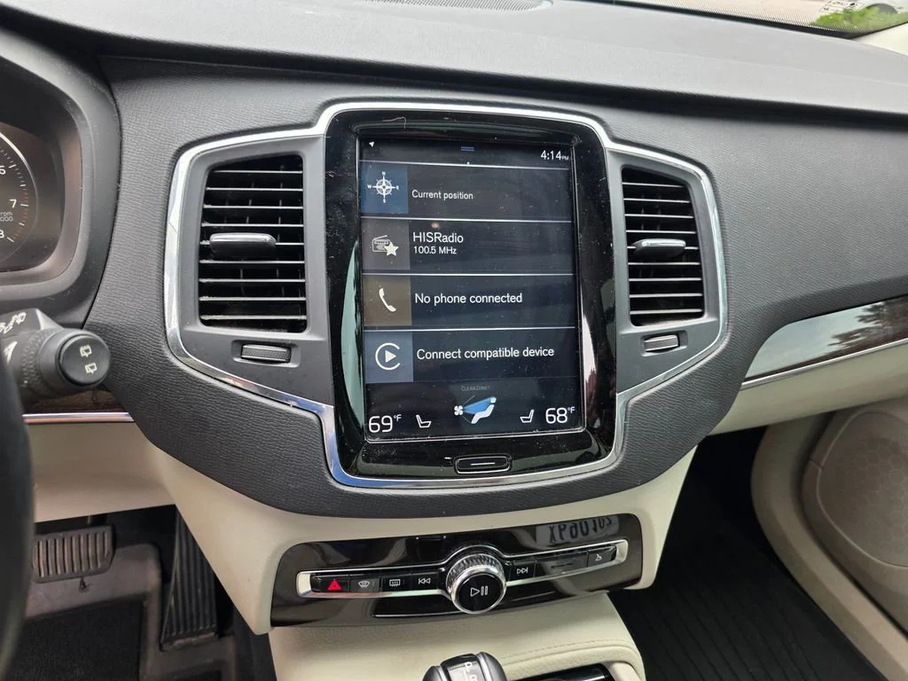 Used 2019 White Volvo T5 Momentum image 19