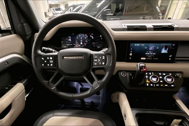 Used 2024 Fuji White Land Rover X-Dynamic SE image 4