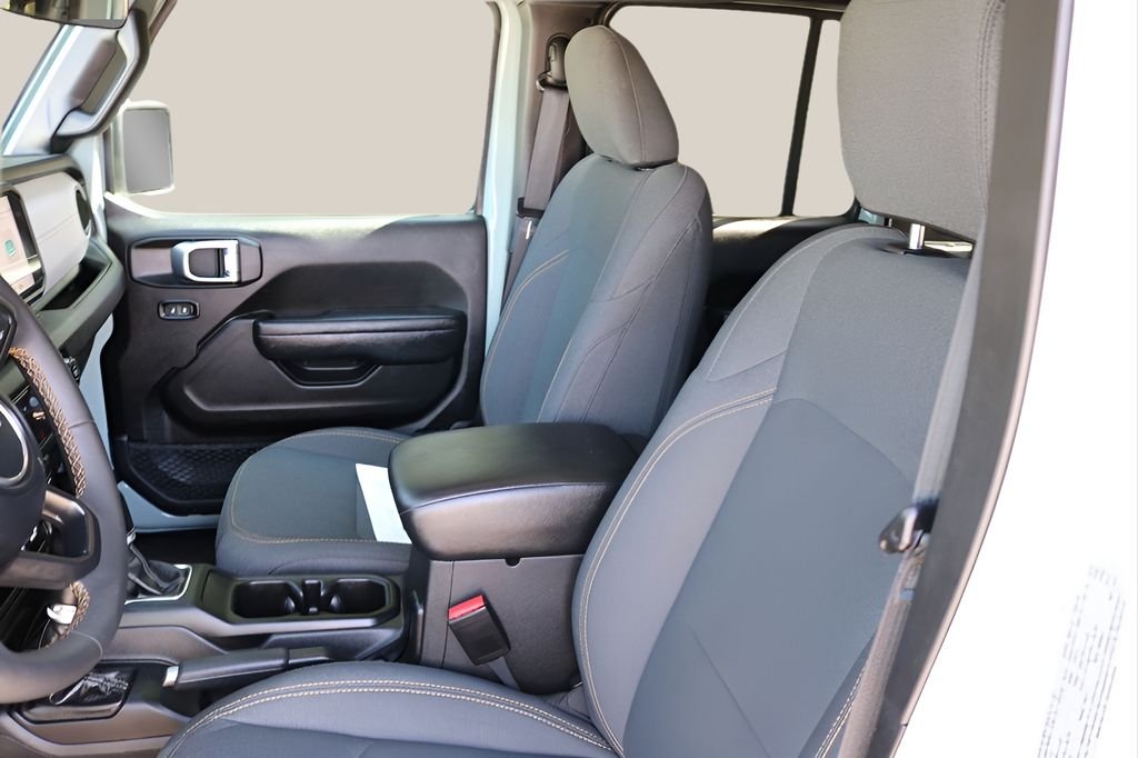 Used 2024  Jeep Sport S image 12