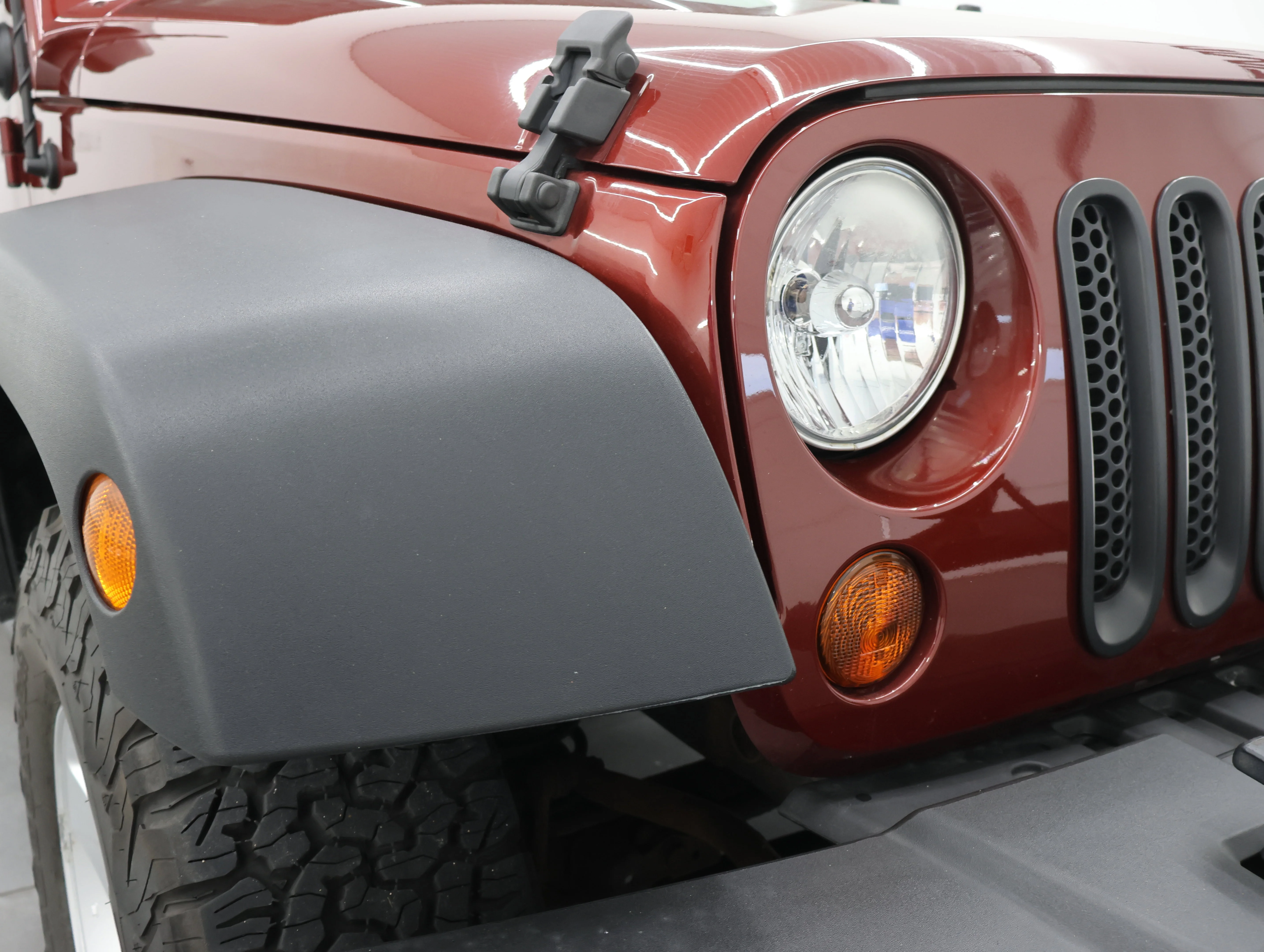 Used 2009 Red Rock Crystal Pearl Jeep X image 18