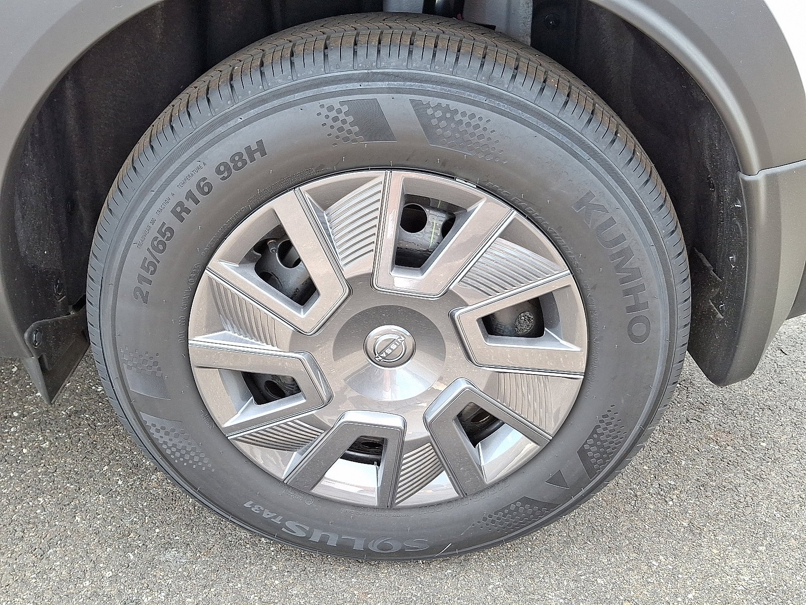 2025 Nissan Kicks S photo 2