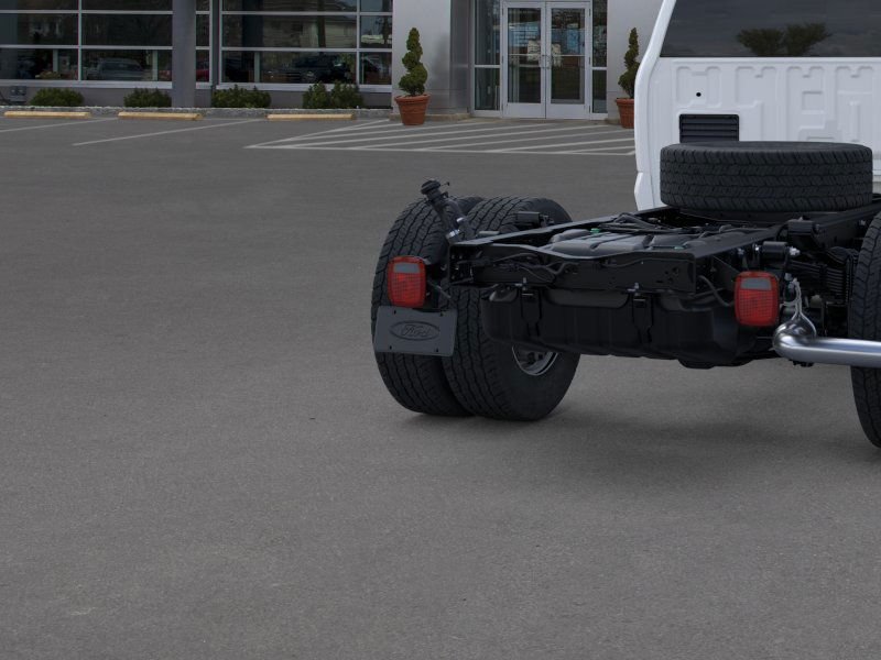 2025 Ford F-600 Super Duty Chassis Cab XL - Photo 21