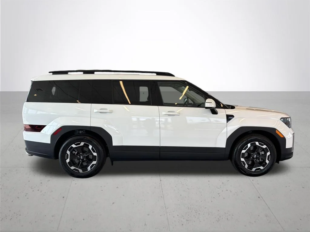 Used 2025 White Hyundai SEL image 5