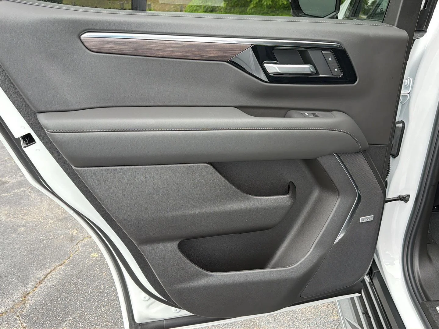 New 2026 Summit White Chevrolet LT image 19