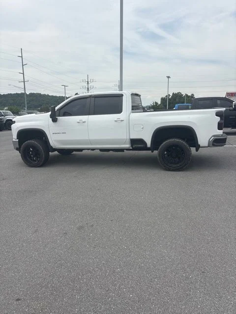 Used 2022 White Chevrolet LT image 15