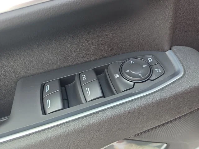 Used 2025 White Chevrolet LT image 29