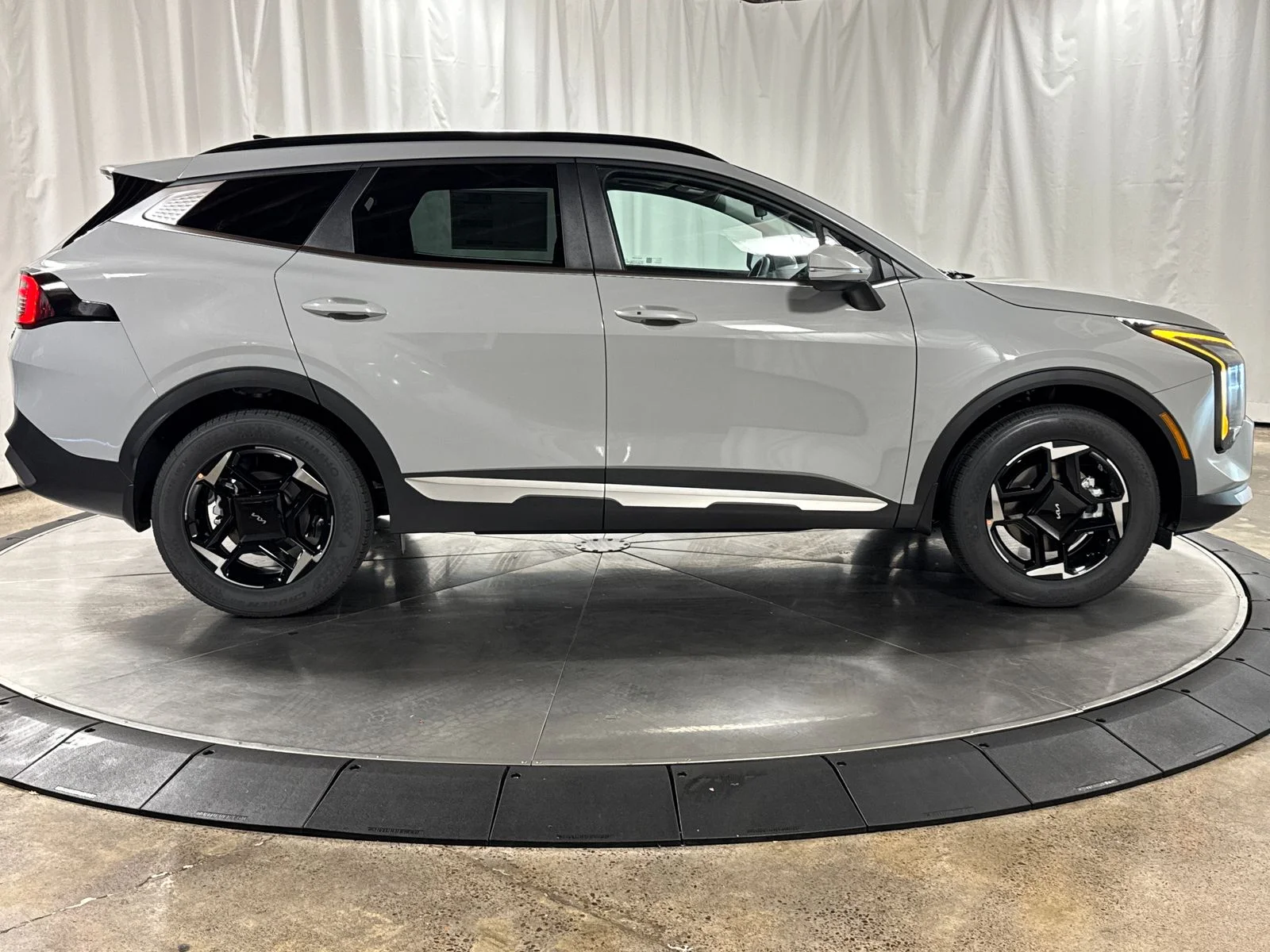 New 2026 Wolf Gray Kia EX image 6