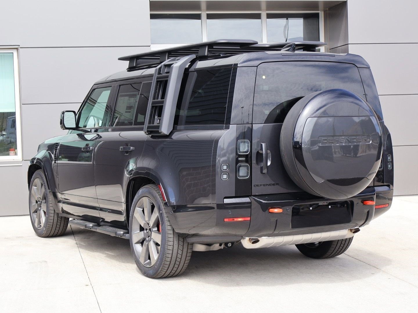 New 2026 Carpathian Grey LAND ROVER P400 X image 8
