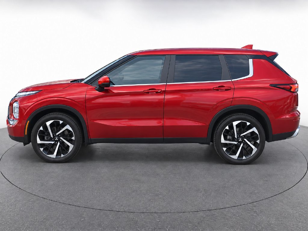 Used 2024 Red Mitsubishi SE image 5