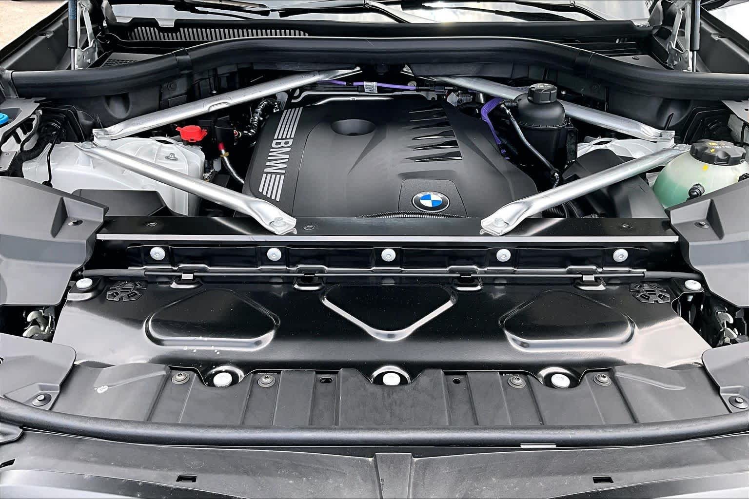 New 2026 Mineral White Metallic BMW xDrive40i image 16