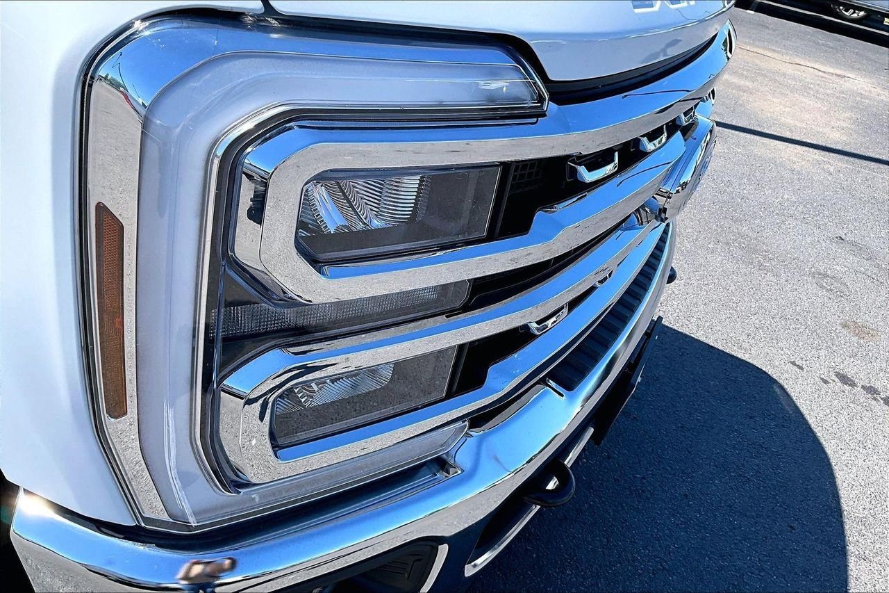 Used 2025 OXFORD WHITE Ford LARIAT image 33