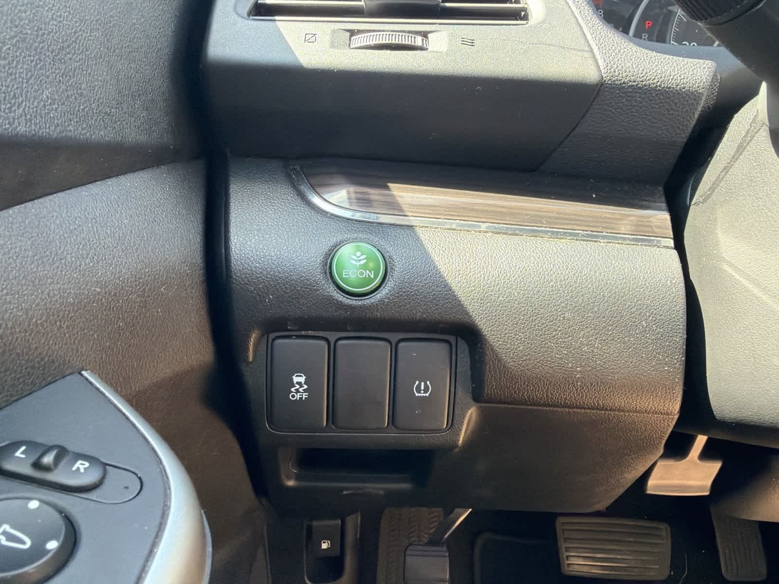 Used 2015 White Honda  image 19