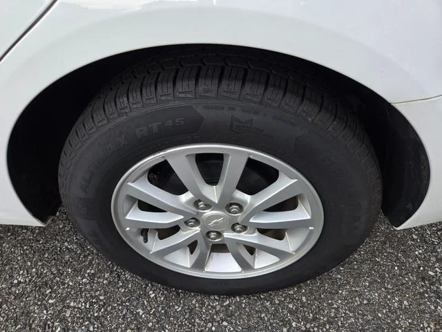 Used 2020 White Chevrolet LT image 4