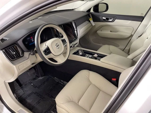 Certified Used 2025 Crystal White Volvo Plus image 39