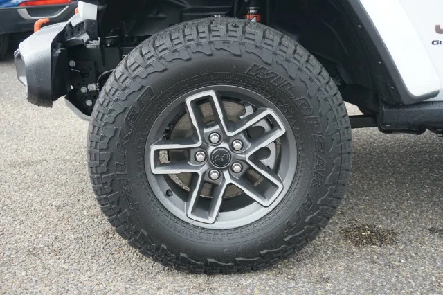 Used 2025 WHITE Jeep Mojave image 14