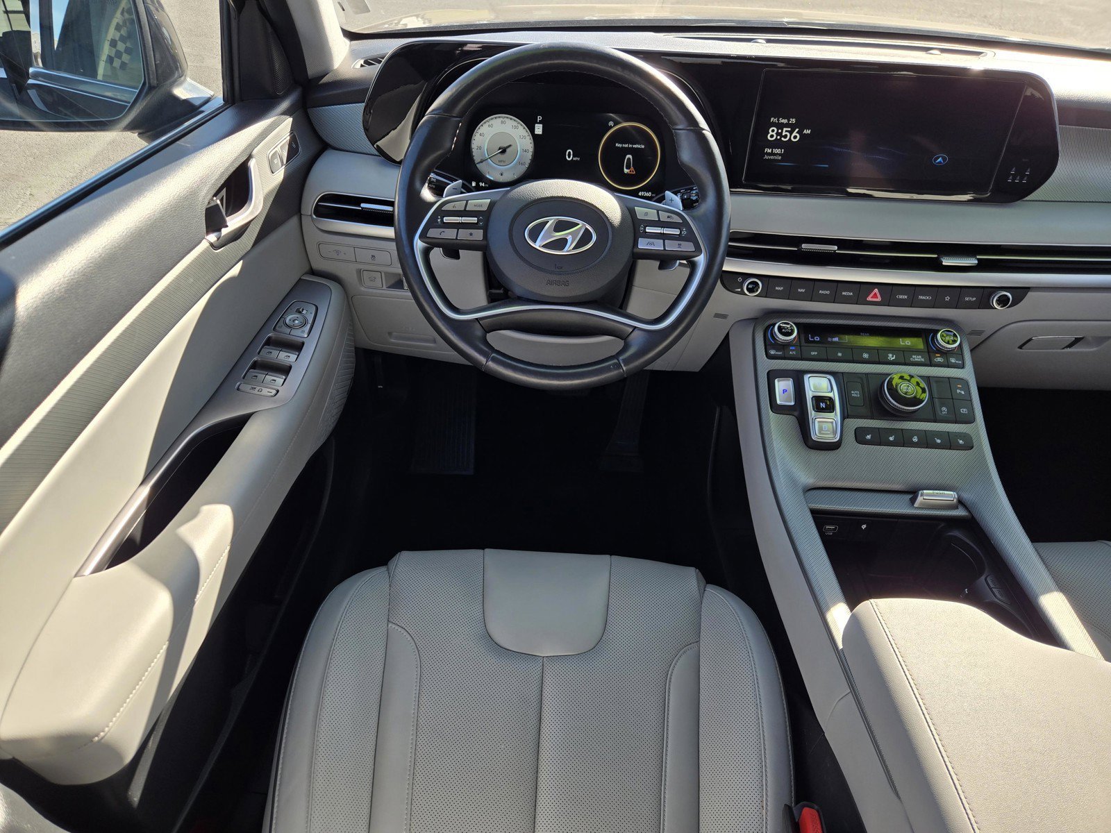 Used 2024 Moonlight Cloud Hyundai SEL 7P image 12