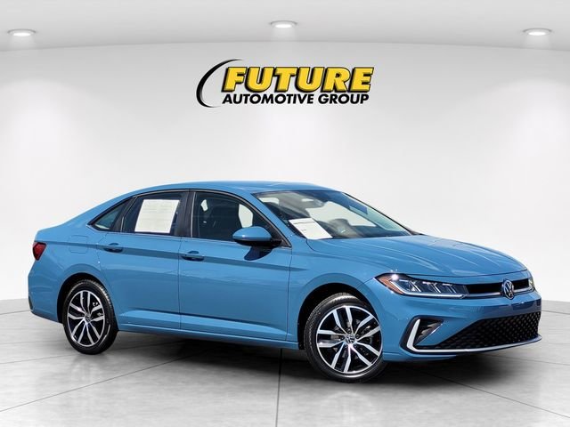 Used 2025 Silver Volkswagen 1.5T SE image 1