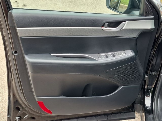 Used 2024 Black Hyundai SEL image 12
