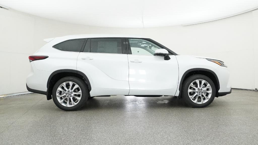 2026 Toyota Highlander Limited - Photo 7