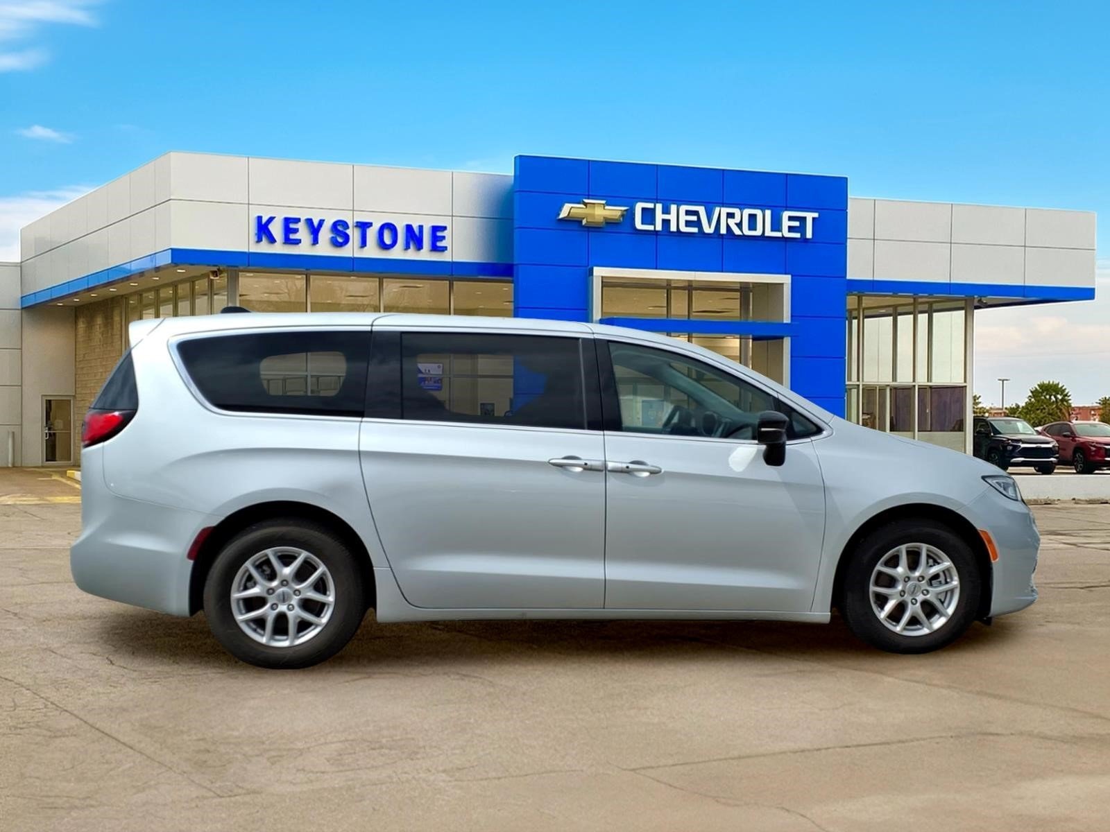 Used 2024 Silver Chrysler Touring L image 8