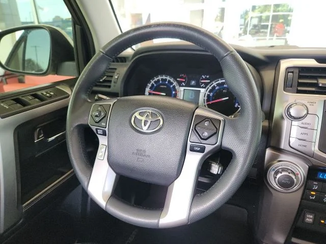 Certified Used 2016  Toyota Limited image 21