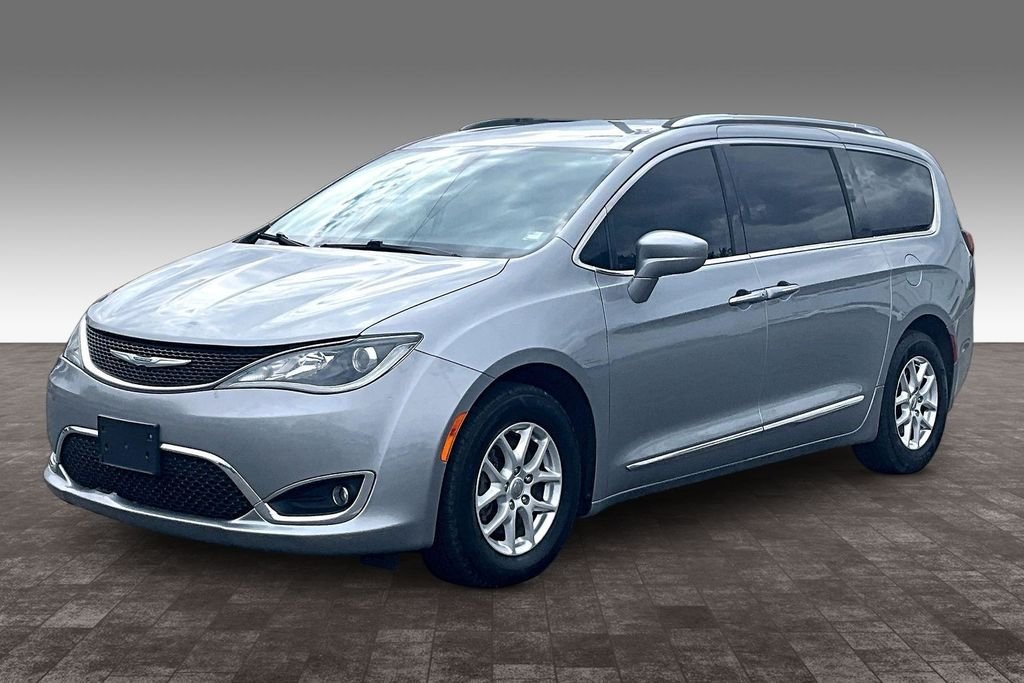 Used 2020 Billet Silver Metallic Clearcoat Chrysler Touring L image 25
