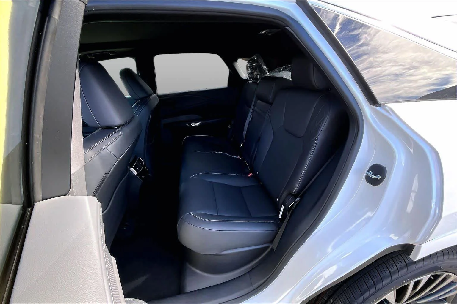 New 2026 Eminent White Pearl Lexus PREMIUM PLUS image 23