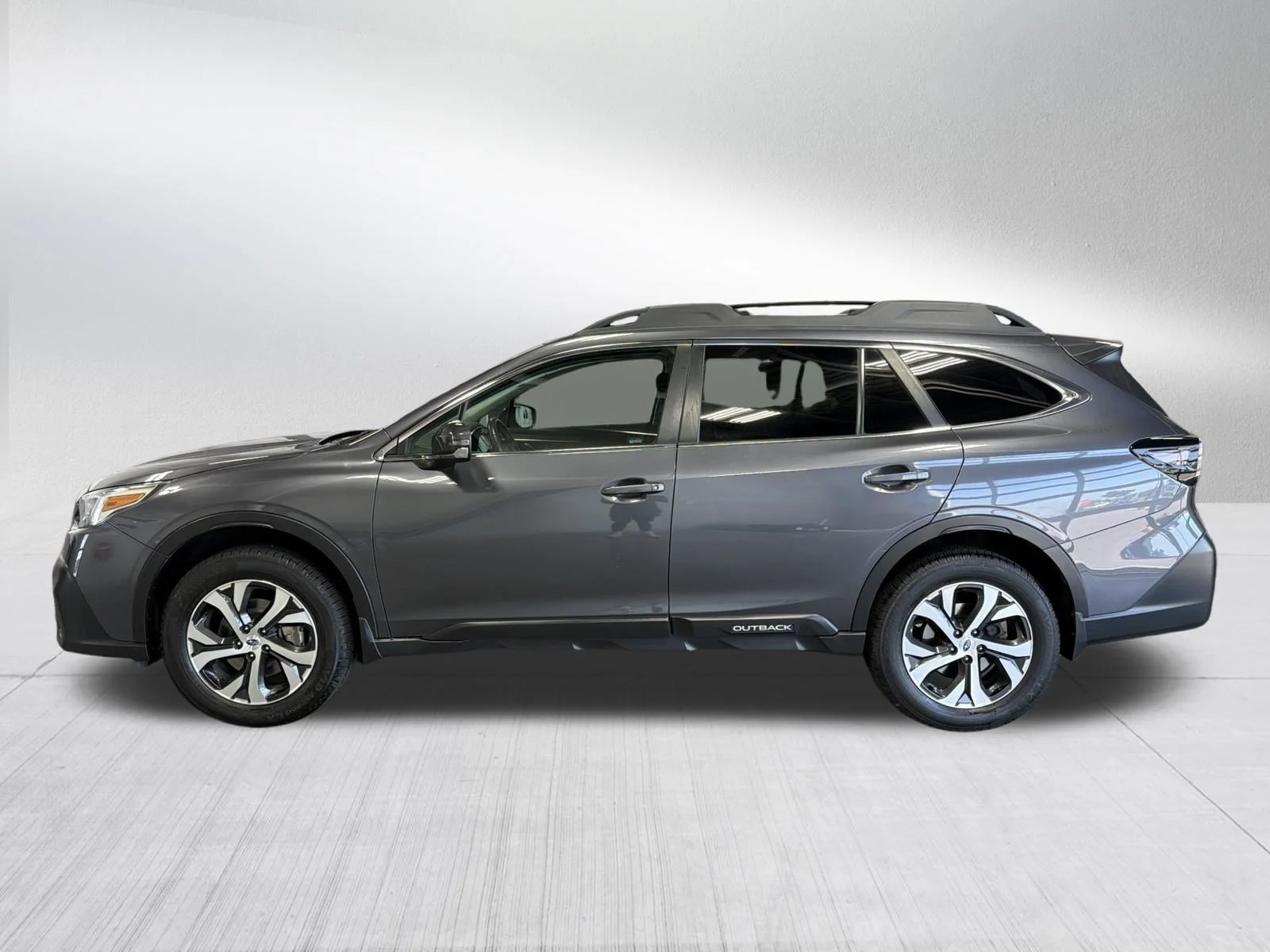 Used 2020 Magnetite Gray Metallic Subaru Limited image 4