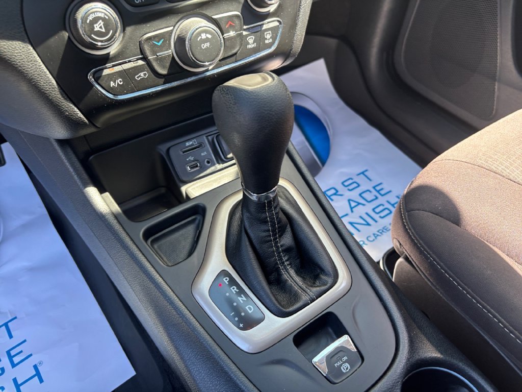 Certified Used 2017 White Jeep Latitude image 31