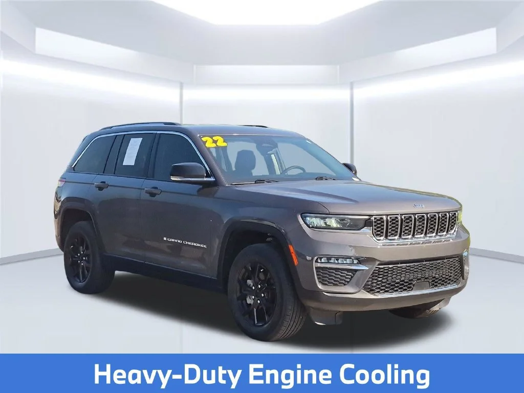 Used 2022  Jeep Limited image 9