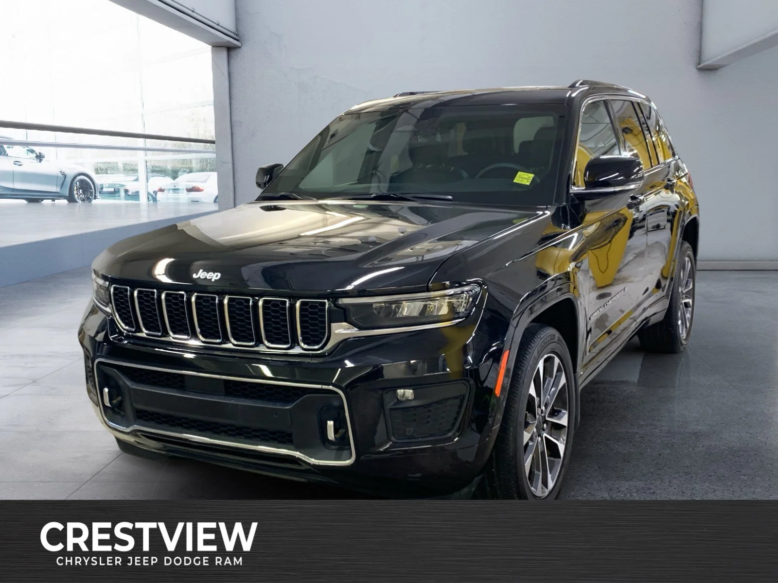 Used 2025 Diamond Black Crystal Pearl Jeep Overland image 1