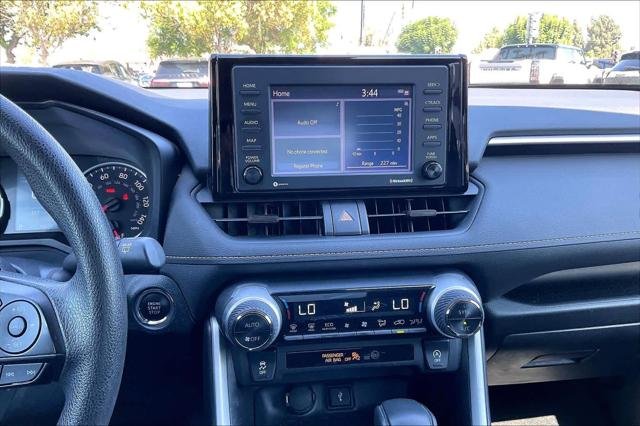 Certified Used 2020 SILVER SKY METALLIC Toyota  image 32