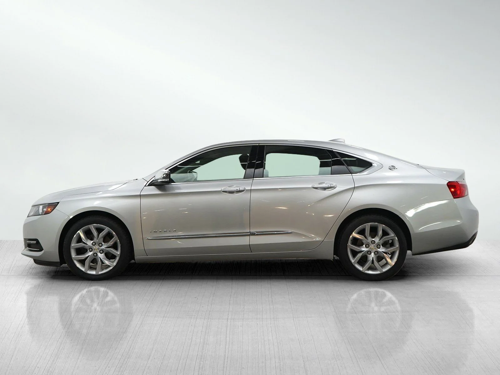 Used 2018 Chevrolet Impala Premier with VIN 2G1125S33J9129952 for sale in Roseville, Minnesota