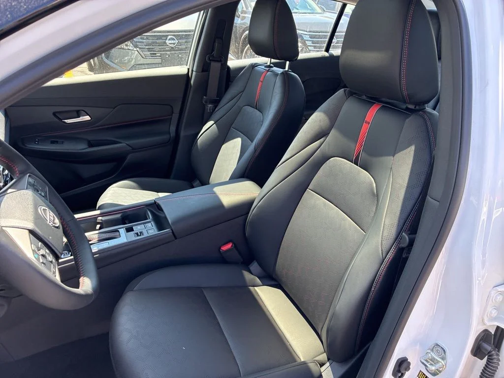 New 2026 Aspen White TriCoat / Super Black Two-tone Nissan SR image 24
