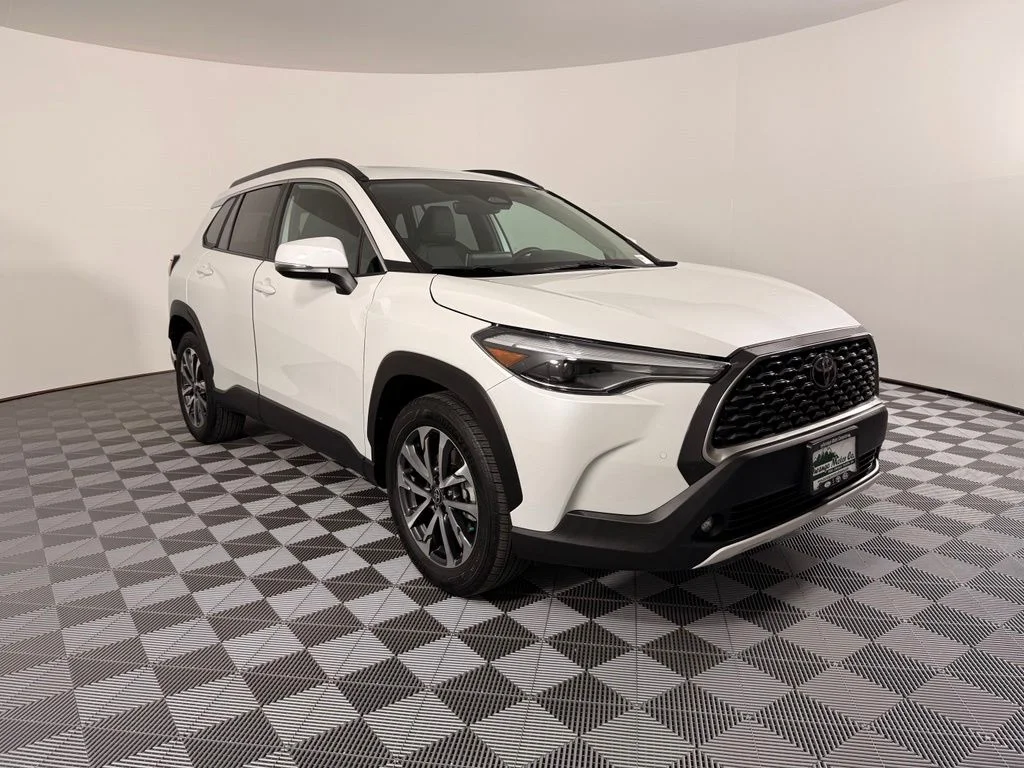 Used 2023 Beige Toyota XLE image 5