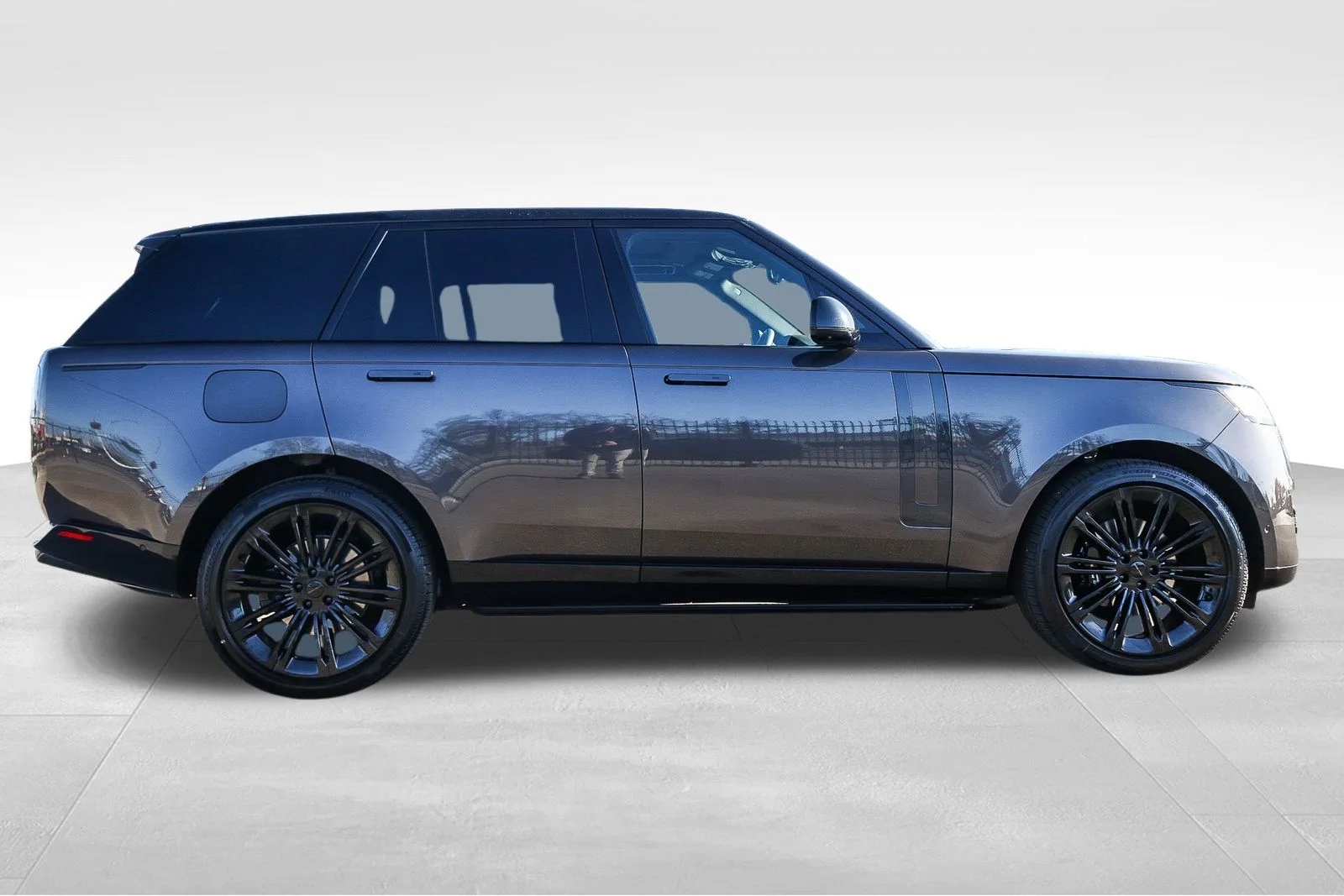 New 2026 Charente Grey Land Rover SE image 4