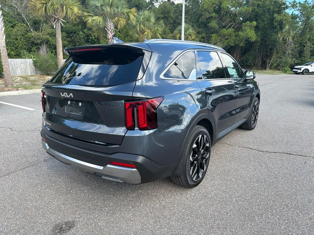 Certified Used 2025 Gravity Grey Kia SX image 4